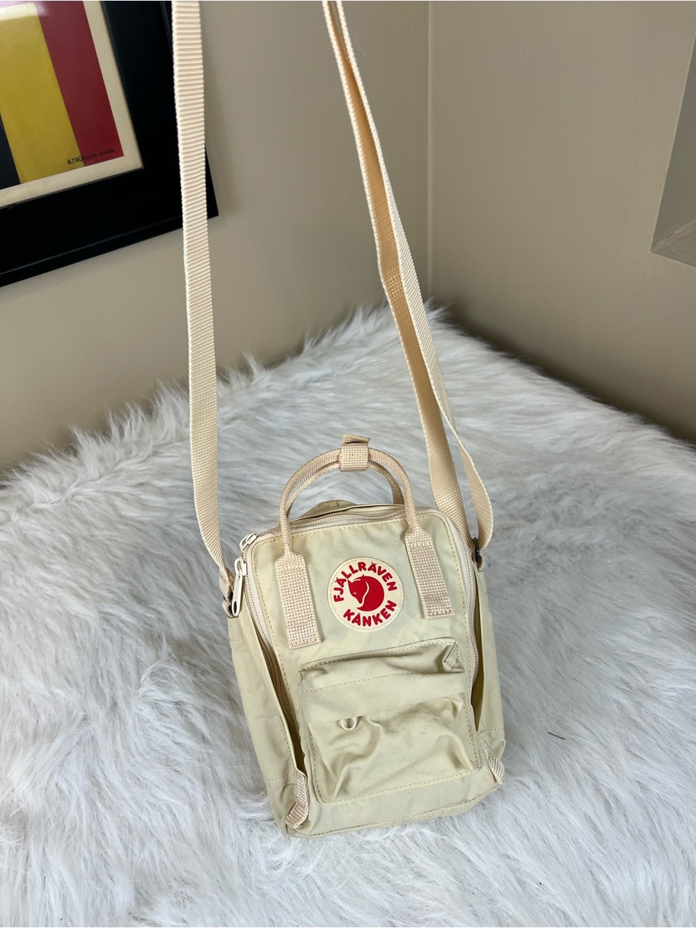 Kånken Mini sling Crossbody Bag in Cream light oak